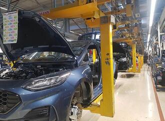 Trump erhöht Zölle für Importe von Autos und Lastwagen aus der EU