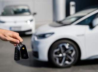 Materialmangel und Kaufzurückhaltung: Autobranche ''schafft es nicht aus der Krise''