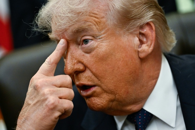 Trump: US-Armee pausiert Einsatz in Straße von Hormus