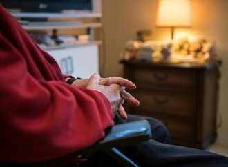 Umfrage: Viele Pflegende verlieren Haus oder Großteil des Vermögens