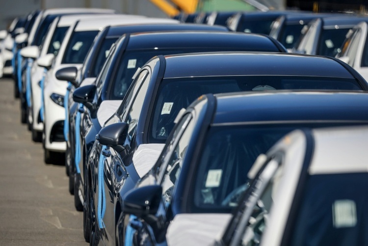 Zulassungen von E-Autos legen im April weiter stark zu