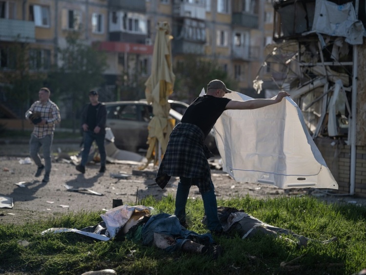 Vor Weltkriegsgedenken: Moskau meldet ukrainische Drohnenangriffe und droht mit 