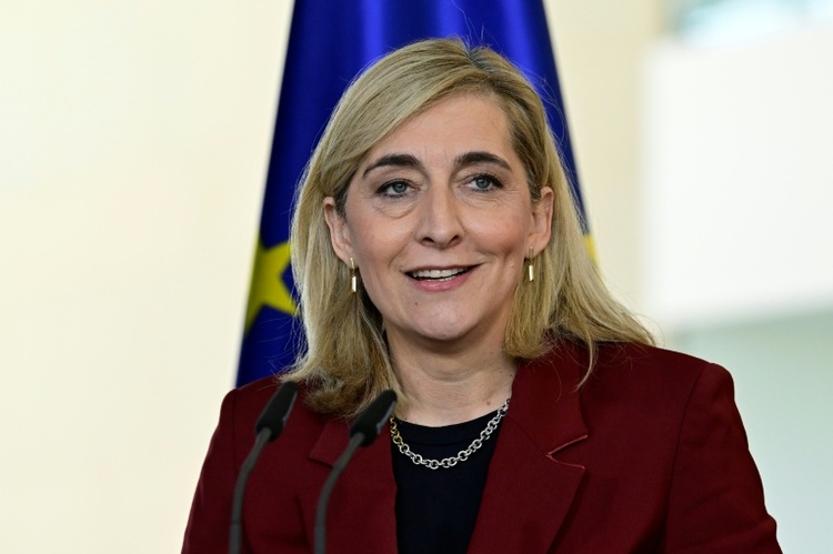 Bundesgesundheitsministerin Warken verteidigt Sparpläne bei Praxis-Ärzten