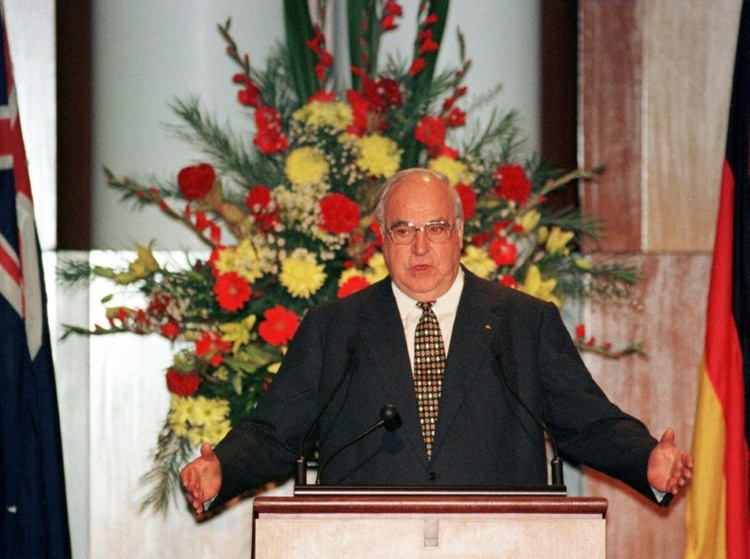 Helmut-Kohl-Allee in Berliner Ortsteil Tiergarten eingeweiht