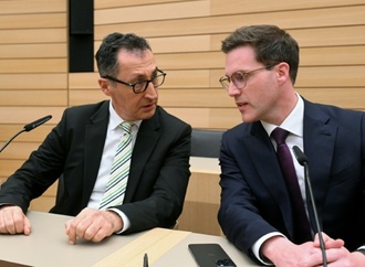Parteitage von Grünen und CDU in Baden-Württemberg billigen Koalitionsvertrag