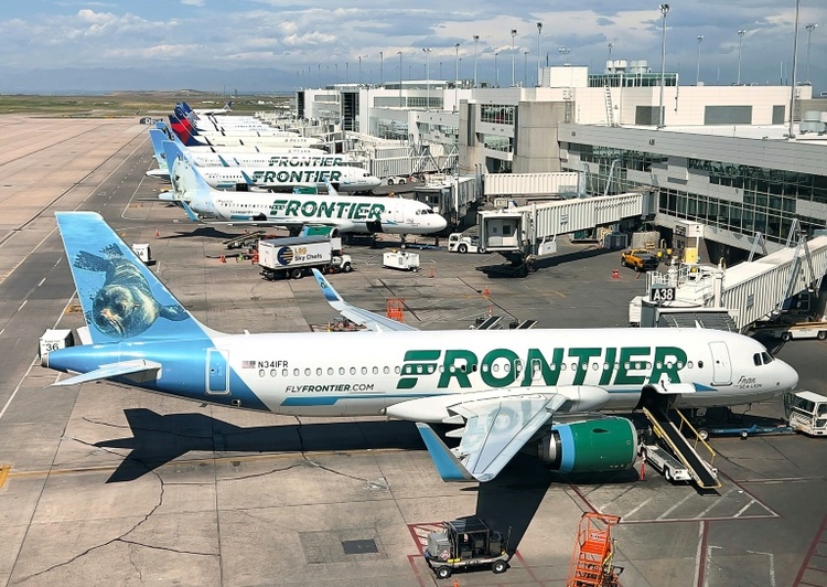 Unglück auf US-Flughafen: Mensch auf Rollfeld von Flugzeug erfasst und getötet
