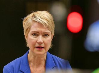 Schwesig wirft Bundesregierung mangelnde Professionalität vor