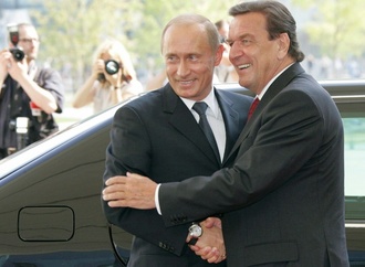 Europäer reagieren skeptisch auf Putins Vorschlag für Schröder als Ukraine-Vermittler