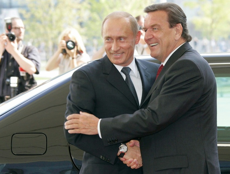 Europäer reagieren skeptisch auf Putins Vorschlag für Schröder als Ukraine-Vermittler