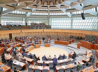 NRW-Landesregierung beantwortet Anfragen aus Landtag oft zu spät