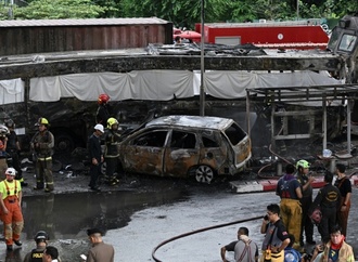 Mindestens acht Tote bei Zusammenstoß von Güterzug mit Bus in Bangkok