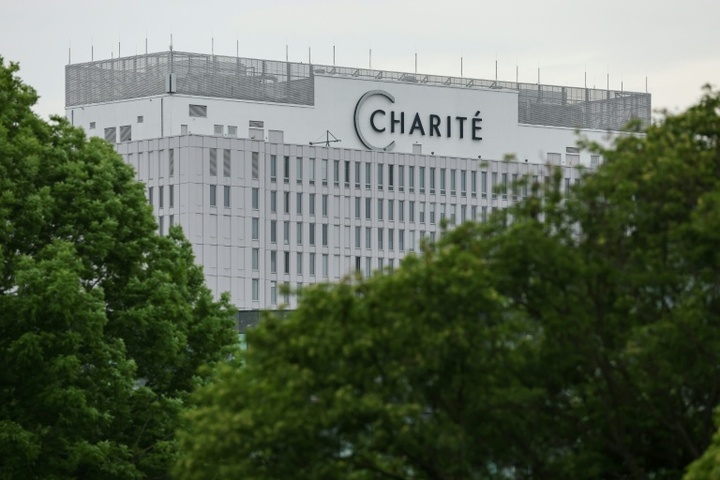 Familie von US-Arzt mit Ebola wird ebenfalls in Berliner Charité gebracht