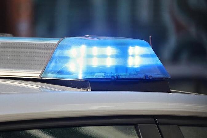Segelflugzeug stürzt auf A45: Ein Toter und ein Schwerverletzter