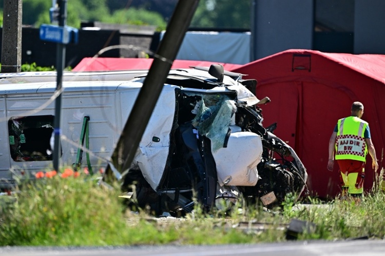 Mehrere Tote bei Kollision zwischen Zug und Schulbus in Belgien