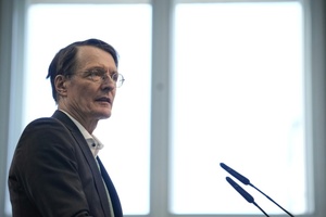 Lauterbach fordert wegen Ebola-Ausbruchs in Afrika mehr Entwicklungshilfe