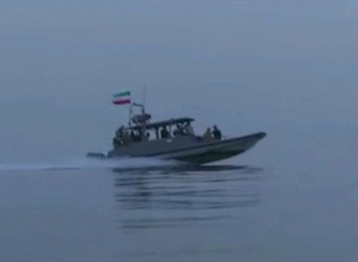 Staatsfernsehen: Iran feuert Warnschüsse auf vier Schiffe in Straße von Hormus ab