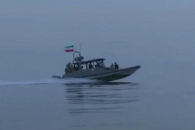 Staatsfernsehen: Iran feuert Warnschüsse auf vier Schiffe in Straße von Hormus ab