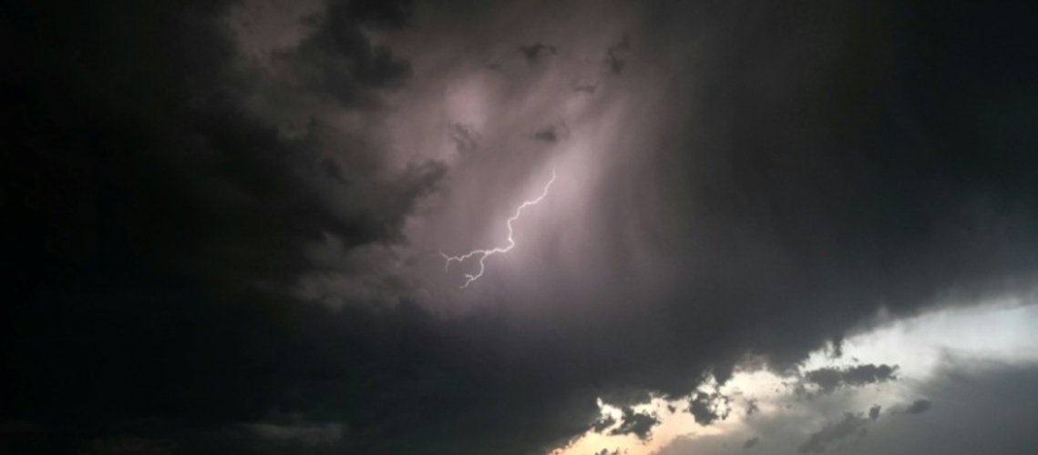 Frontalzusammenstoß auf Bundesstraße bei Unwetter: Zwei Tote in Baden-Württemberg