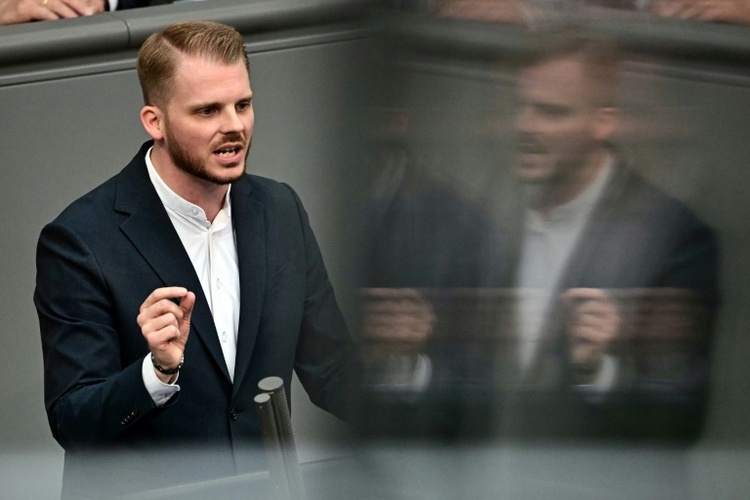 Klüssendorf lehnt Rückgriff auf private Ersparnisse für Pflegekosten ab