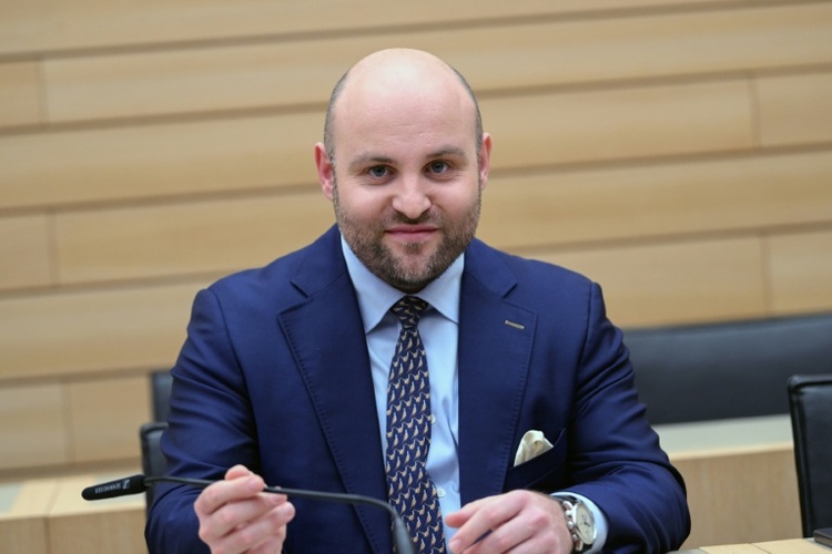 Frohnmaier rechtfertigt Reise nach Russland - Spionageverdacht zurückgewiesen