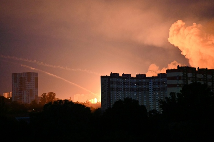 Behörden: Zahl der Toten bei russischen Angriffen in der Ukraine auf 18 gestiegen