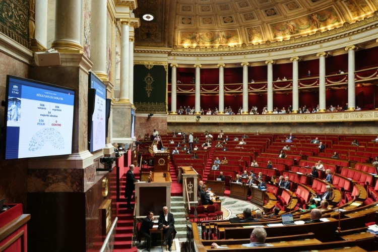 Missbrauch an Schulen: Frankreich will Betreuer stärker kontrollieren