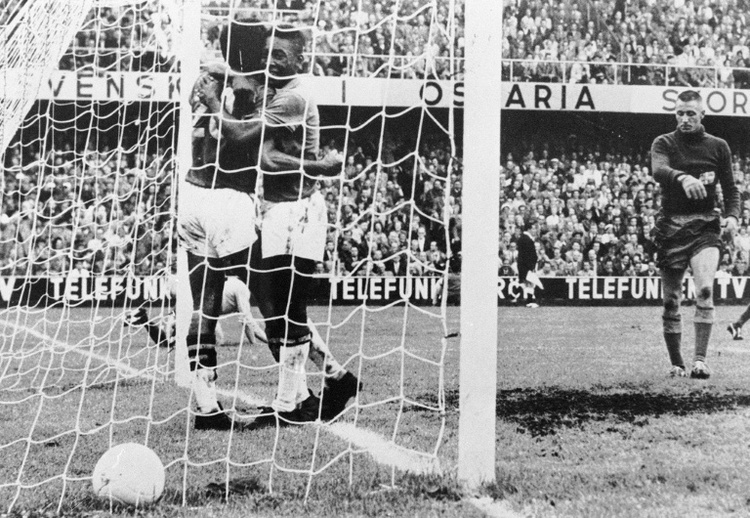 Pelés Weltmeister-Trikot von 1958 wird während WM versteigert