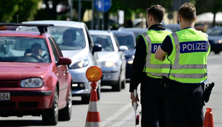 SPERRFRIST MITTWOCH 00.01 UHR: Trotz Kontrollen: Bundespolizei erwartet an Grenzen kaum Urlaubsstaus
