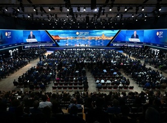Massive Drohnenangriffe auf Russland - Putin empfängt Altkanzler Schröder im Kreml