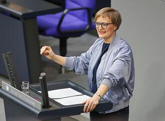 Grünen-Chefin wirft Regierung Versagen bei FCAS vor