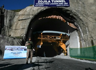 Letzte Sprengung: Indien baut neuen Himalaya-Tunnel fertig