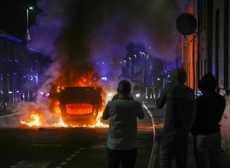 Ausländerfeindliche Proteste nach Messerangriff in Belfast eskalieren