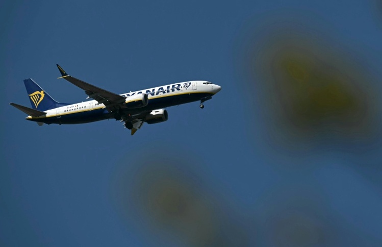 Gebühr für Familiensitzplatz: Britische Aufsicht prüft Ryanair-Buchungsvorschrift