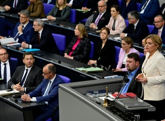 Heftige Kritik im Bundestag an Warkens Plänen für Gesundheitsreform
