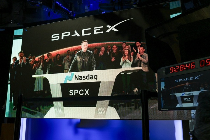 SpaceX-Aktie nach Börsenstart auf Höhenflug - Musk erster Billionär der Welt