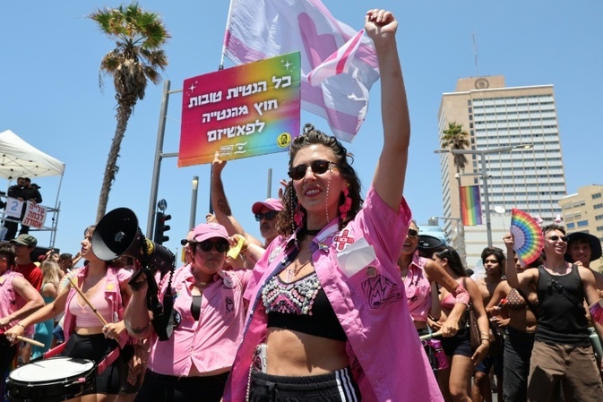 Erste Pride-Parade in Tel Aviv seit Hamas-Angriff am 7. Oktober 2023