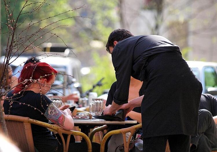 Dehoga: Iran-Krieg belastet Hotels und Gaststätten schwer