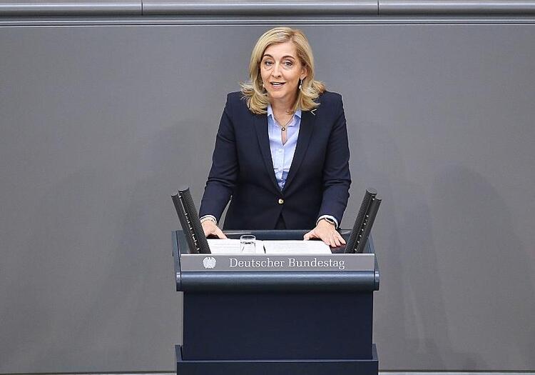 Warken will Sozialbeiträge langfristig senken