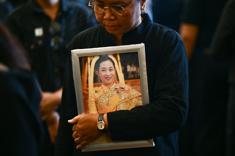 Hunderte erwarten in Bangkok Ankunft des Trauerzugs mit Leichnam von Prinzessin Bha