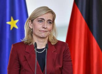 Warken will private Pflegevorsorge steuerlich fördern
