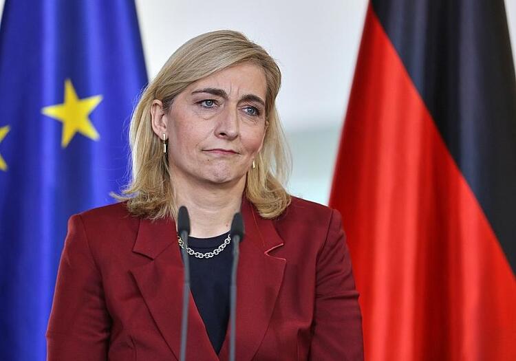 Warken will private Pflegevorsorge steuerlich fördern