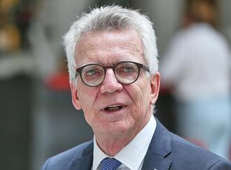 Gabriel und de Maizière kritisieren Regierungsstil