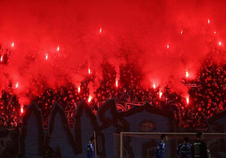 Reul kritisiert Fußballvereine für Umgang mit Stadion-Tätern