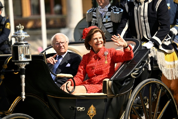 Kutschfahrt durch Stockholm: Schwedisches Königspaar feiert Goldene Hochzeit