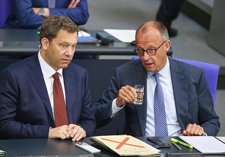 Insa: Union und SPD legen leicht zu