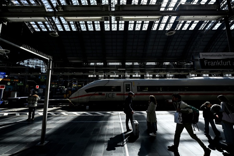 Bericht: Mehr als 90 wichtige Bahnprojekte in Deutschland in Gefahr