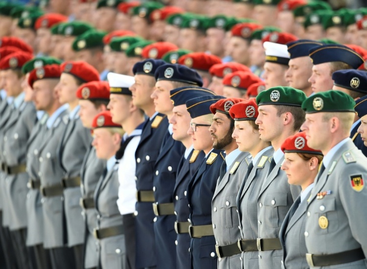 Kanzler Merz würdigt Soldatinnen und Soldaten zum Nationalen Veteranentag