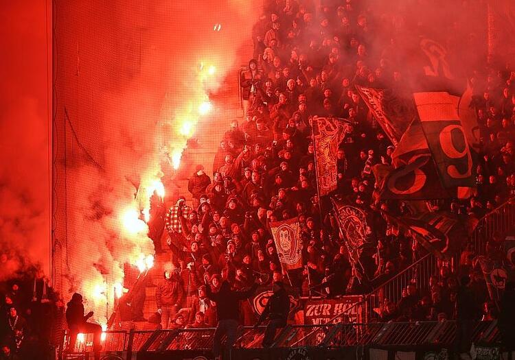 Bericht: IMK vertagt Entscheidung zu Pyrotechnik in Stadien