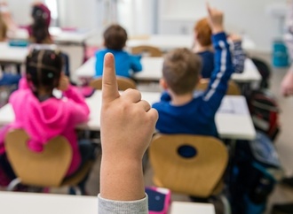 Umfrage für Krankenkasse: Jeder fünfte Erstklässler laut Eltern gestresst