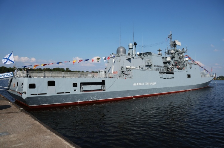 Starmer mahnt nach Warnschüssen von russischem Kriegsschiff im Ärmelkanal zu Wachsamkeit